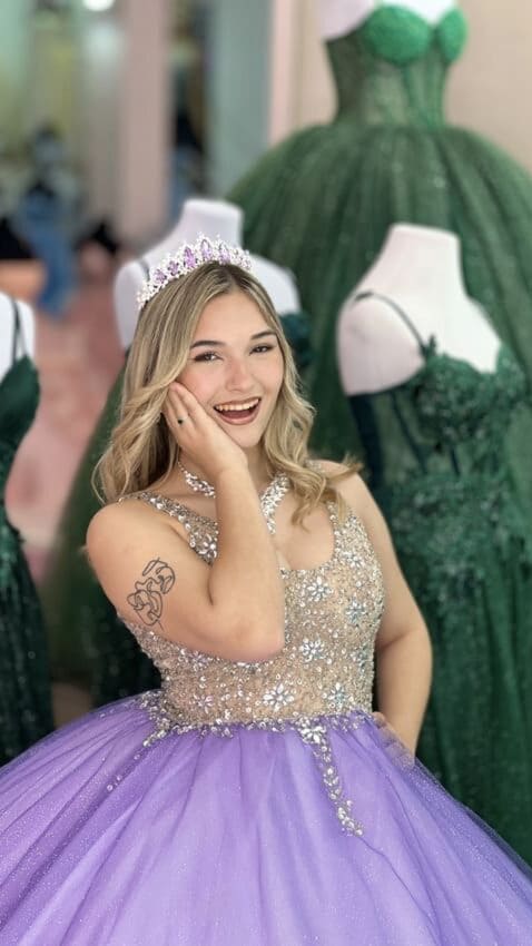 Vestido de 15 brillante en tono lila